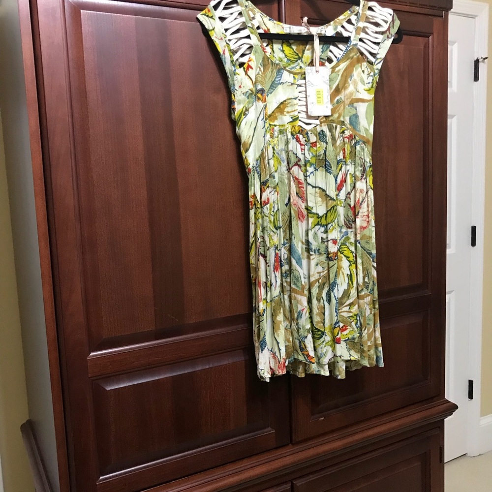 Chelsea and Violet Mini Dress - Picture 3 of 4